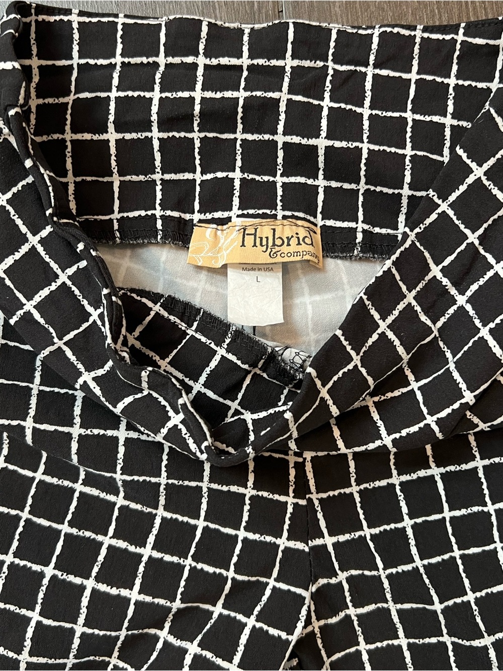 Hybrid & Company Black and White Windowpane Button-Front Top